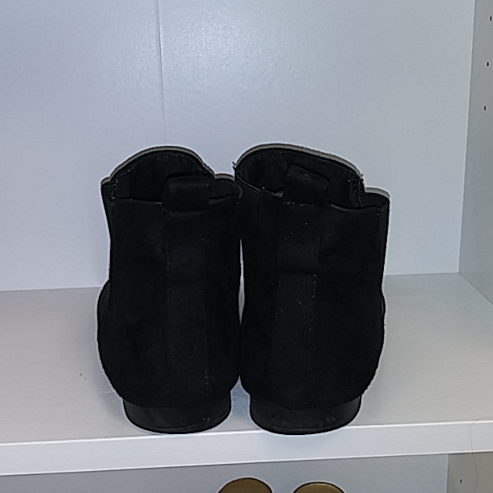 Boots - Picture 4 of 4